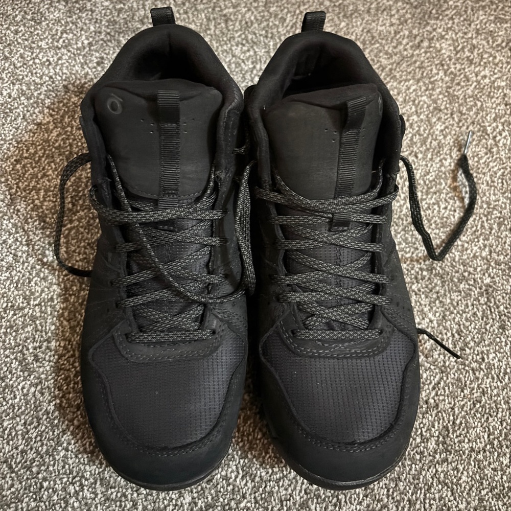 Black Primaloft  Oboz Bio light hiking boot Size 8